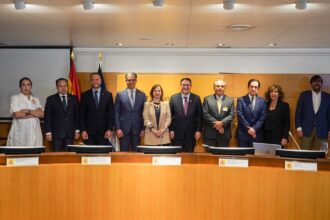 Comitiva dominicana junto a funcionarios de la Secretaría de Estado de Comercio y de la Asociación Española de la Industria de Semiconductores (AESEMI).