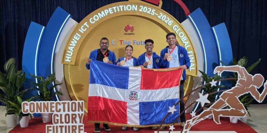Estudiantes PUCMM ganan máximo galardón en competencia tecnológica de Huawei en China