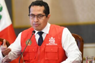 Reportan incidencias con cédulas marcadas por delegados durante balotaje en Perú