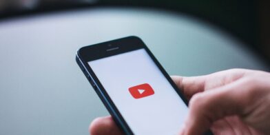 YouTube asegura que el veto británico a los menores les empujará a redes "menos seguras"