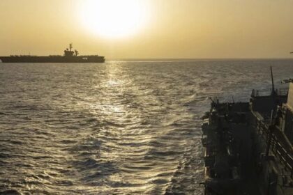 EE.UU. niega que dos petroleros explotaran en el estrecho de Ormuz por minas iraníes
