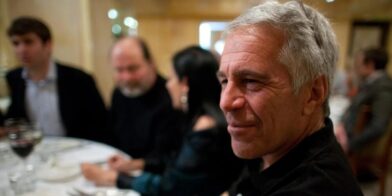 Jeffrey Epstein pagó para obtener "trato especial" en cárcel en Florida, según asistente