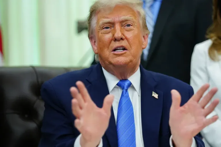 Trump ordenó la reapertura del estrecho de Ormuz y el levantamiento del bloqueo naval de EEUU tras el acuerdo con Irán