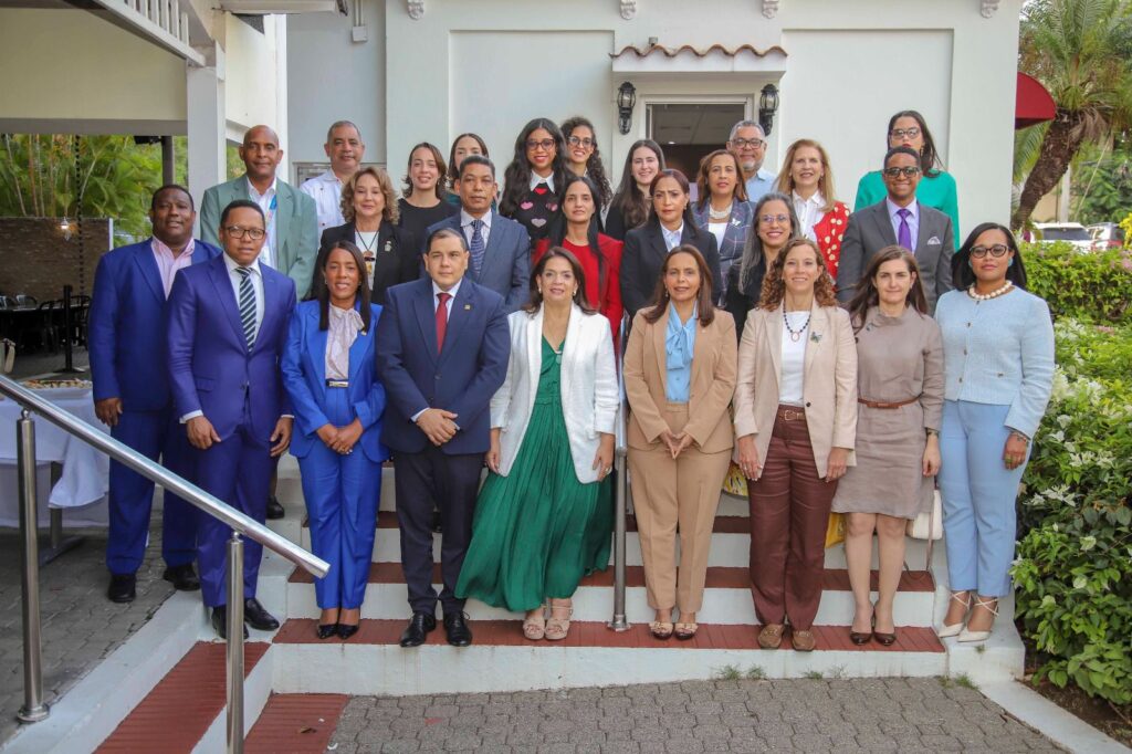 Buscan cambiar la ley que protege a la niñez en RD: inicia socialización del nuevo anteproyecto - Noticias de hoy en República Dominicana | De Último Minuto
