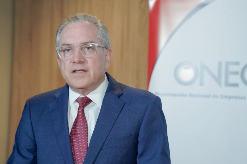 Ernesto Martínez, presidente de la ONEC