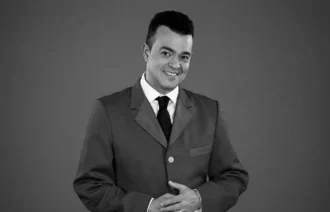 Despedida de Alex Bueno inicia este lunes con velatorio público en el Teatro Nacional