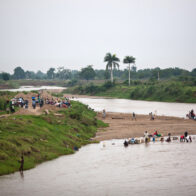Medio Ambiente alerta por extracción masiva e ilegal de arena en el río Masacre por parte de haitianos - Noticias de hoy en República Dominicana | De Último Minuto