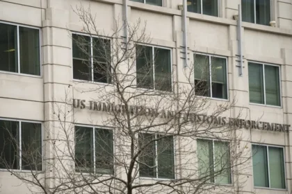 Trump nomina a un expolicía para dirigir el ICE, la agencia encargada del control migratorio