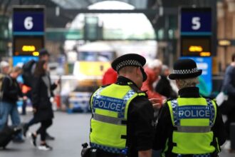 Once policías heridos en las protestas por el asesinato de un joven británico en el sur Inglaterra - Noticias de hoy en República Dominicana | De Último Minuto