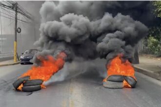 Falpo protesta en el sector Carmen Añil de San Francisco de Macorís exigiendo arreglo de calles y otras obras - Noticias de hoy en República Dominicana | De Último Minuto
