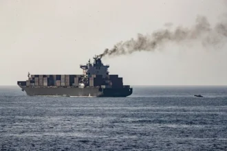 Mueren tres marineros indios en un ataque de EE.UU. a un buque petrolero en Omán - Noticias de hoy en República Dominicana | De Último Minuto