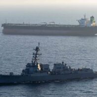 Estados Unidos disparó contra un petrolero en el golfo de Omán que intentaba llegar a Irán pese al bloqueo naval