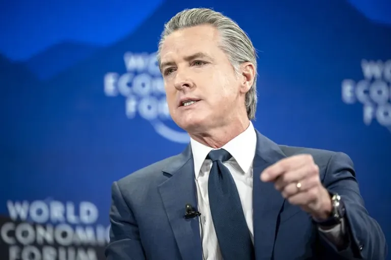 El gobernador de California denuncia que Fiscalía lo está investigando por orden de Trump