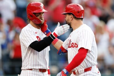 Schwarber conecta tres jonrones y Harper completa el ciclo en histórica paliza de los Filis - Noticias de hoy en República Dominicana | De Último Minuto
