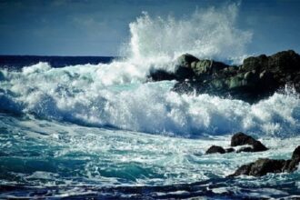 Oleaje anormal afecta costa Caribe; COE recomienda a embarcaciones permanecer en puerto