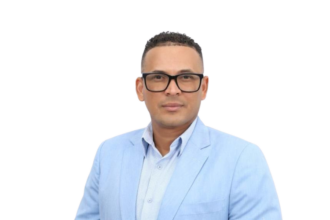 Regidor de SFM aclara que ejerce funciones honoríficas y niega doble remuneración