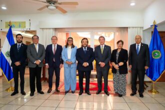 El vicepresidente Félix Ulloa reúne en San Salvador a diplomáticos para impulsar la integración centroamericana