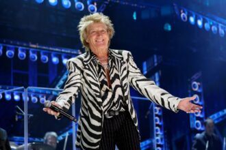 Critican a Rod Stewart por cancelar un concierto por enfermedad y luego ir al Mundial; él responde - Noticias de hoy en República Dominicana | De Último Minuto
