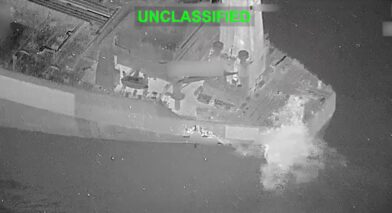 Estados Unidos disparó contra un petrolero en el Golfo Pérsico que intentaba violar el bloqueo marítimo impuesto a Irán