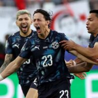 Paraguay derrota a Turquía, la elimina del Mundial y sobrevive con diez jugadores - Noticias de hoy en República Dominicana | De Último Minuto