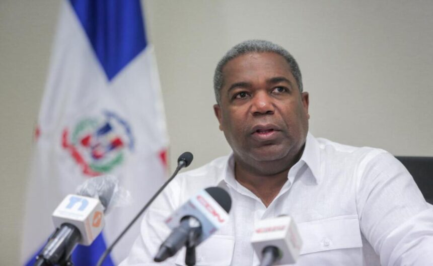 Tony Peña aclara que no emitió opiniones sobre posible candidatura de Santiago Matías para 2028