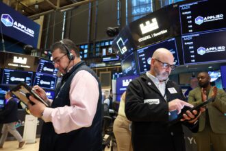Fuerte caída de Wall Street impulsada por un derrumbe de las acciones tecnológicas
