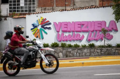 Tras cinco meses sin Maduro, Venezuela sigue esperando el alivio económico y político