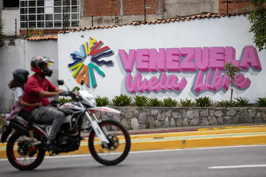 Tras cinco meses sin Maduro, Venezuela sigue esperando el alivio económico y político