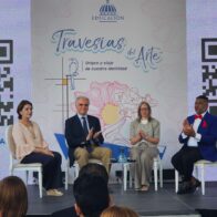 Educación exhibirá talento de más de 2,000 estudiantes en la Gala Nacional de la Modalidad en Artes La exhibición reunirá por primera vez en el Teatro Nacional a estudiantes de las 18 regionales educativas del país Santo Domingo. El Ministerio de Educación (MINERD) anunció la celebración de la Gala Nacional de la Modalidad en Artes, un evento que reunirá por primera vez en el Teatro Nacional a más de 2,000 estudiantes de las 18 regionales educativas del país para exhibir sus talentos en música, danza, teatro, cine, fotografía, artes visuales y producción artesanal. La actividad, que iniciará el próximo 13 de junio, constituye la muestra final del proceso formativo de los estudiantes de la Modalidad en Artes del nivel secundario, una oferta educativa que actualmente beneficia a más de 17,800 jóvenes en 110 centros educativos. Durante una rueda de prensa, el ministro de Educación, Luis Miguel De Camps, destacó que el arte es una herramienta fundamental para la formación integral de los estudiantes y para el fortalecimiento de competencias esenciales para la vida. “El aprendizaje no ocurre únicamente en las aulas tradicionales; también se construye a través de las manifestaciones artísticas. No es posible formar ciudadanos integrales sin tomar en cuenta los conocimientos, habilidades y valores que se desarrollan mediante el arte”, expresó el funcionario. La viceministra de Servicios Técnicos y Pedagógicos, Ancell Scheker, explicó que la Modalidad en Artes no solo potencia el talento de los estudiantes, sino que también amplía sus oportunidades de inserción laboral. “La modalidad de arte reconoce el talento y lo potencia. A través de ella no solamente se da un desarrollo integral de competencias fundamentales, sino también que se abren puertas para la empleabilidad”, afirmó. Scheker señaló que esta oferta educativa fortalece competencias como el pensamiento crítico y creativo, la comunicación, la ética y la ciudadanía, al tiempo que promueve valores como la disciplina, la perseverancia y el trabajo en equipo. “Es una gran alegría poder ver cómo la juventud se expresa y cómo definitivamente es una gran esperanza para la nación poder contar con jóvenes tan talentosos y preparados”, agregó. Por su parte, el director de la Modalidad en Artes, Gelson Navarro, informó que la edición de este año tendrá como eje temático “Origen y viaje de nuestra identidad: Travesías del Arte”, una propuesta pedagógica centrada en la identidad nacional y el diálogo cultural entre República Dominicana, Italia, España, Francia, Puerto Rico y Estados Unidos. “La modalidad en artes es una oferta académica que, además del contenido académico, enseña la parte artística, cultural y de la identidad”, expresó Navarro al explicar el alcance de este programa educativo que se desarrolla en los últimos tres años del nivel secundario. El funcionario destacó que la gala es el resultado de un amplio proceso de participación estudiantil que incluyó 103 galas de centros educativos y 18 galas regionales celebradas entre marzo y mayo. “Esta gala va a reunir a estudiantes de todo el territorio nacional, desde Pedernales, Dajabón y Montecristi hasta el Gran Santo Domingo, en una celebración del arte, la cultura y la identidad nacional”, señaló. Las autoridades educativas subrayaron que la Gala Nacional de la Modalidad en Artes representa una oportunidad para visibilizar el talento de la juventud dominicana y reafirmar el compromiso del sistema educativo con una formación que integre conocimientos académicos, valores, identidad cultural y desarrollo creativo. La exhibición se desarrollará en el Teatro Nacional y contará con la participación de estudiantes de las 18 regionales educativas del país.