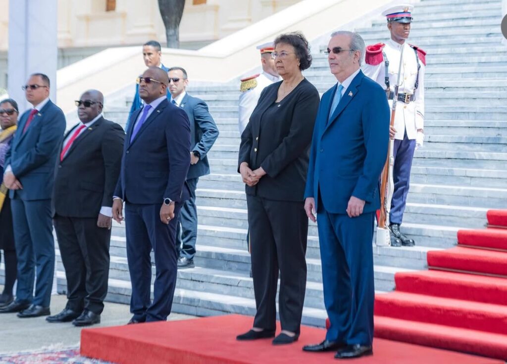Presidente Abinader recibe a su homóloga de Surinam en visita oficial para fortalecer la cooperación bilateral | 1 | Presidente Abinader recibe a su homóloga de Surinam en visita oficial para fortalecer la cooperación bilateral - Noticias de hoy en República Dominicana | De Último Minuto