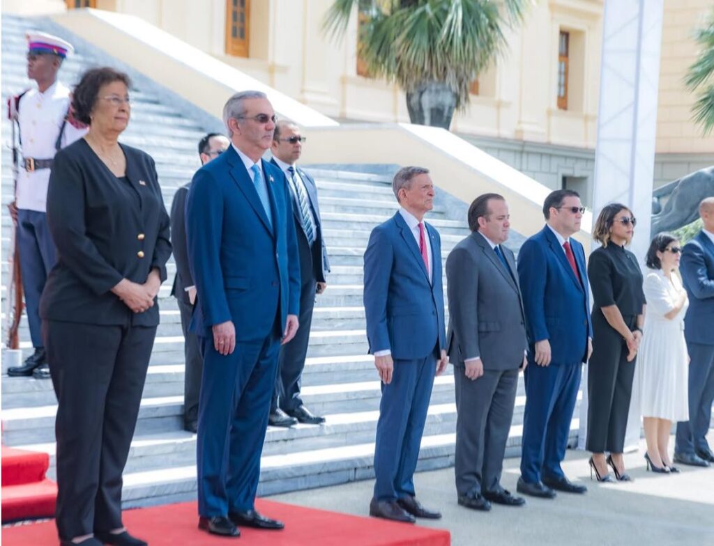 Presidente Abinader recibe a su homóloga de Surinam en visita oficial para fortalecer la cooperación bilateral | 3 | Presidente Abinader recibe a su homóloga de Surinam en visita oficial para fortalecer la cooperación bilateral - Noticias de hoy en República Dominicana | De Último Minuto