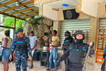 Policía interviene centros de diversión por ruido excesivo y violación de horario en Río Salado
