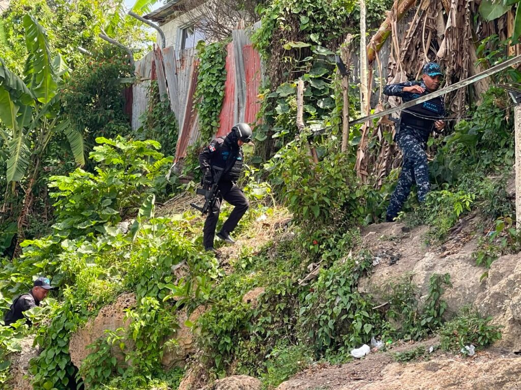 Policía interviene centros de diversión por ruido excesivo y violación de horario en Río Salado - Noticias de hoy en República Dominicana | De Último Minuto