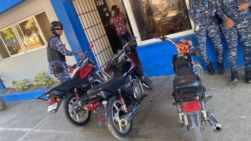 Policía ocupa armas ilegales, recupera motocicletas robadas y ejecuta arrestos en Santo Domingo Norte