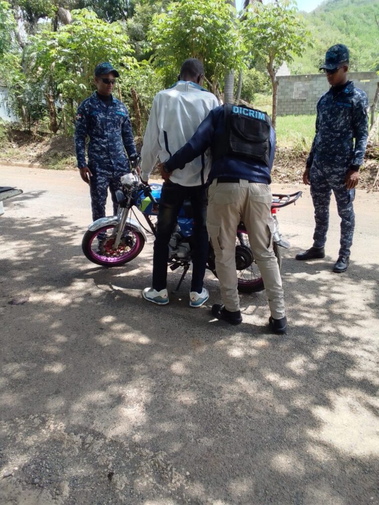 Policía ocupa armas ilegales, recupera motocicletas robadas y ejecuta arrestos en Santo Domingo Norte - Noticias de hoy en República Dominicana | De Último Minuto