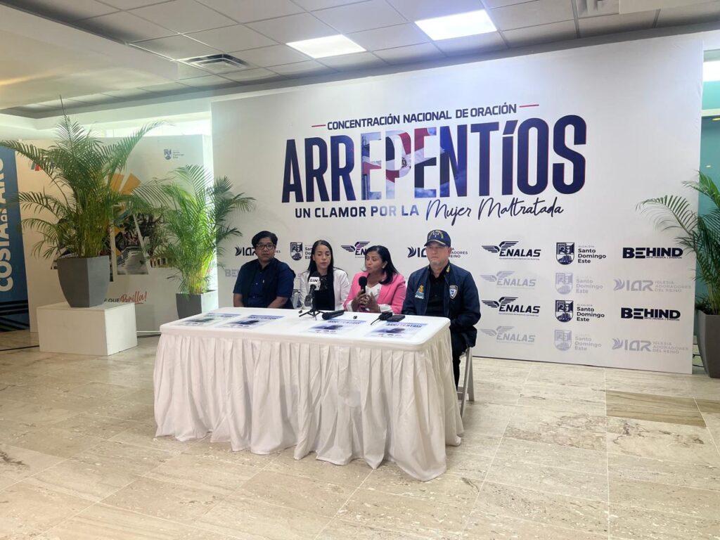 Autoridades y líderes religiosos de SDE unen esfuerzos para enfrentar la violencia y los feminicidios - Noticias de hoy en República Dominicana | De Último Minuto