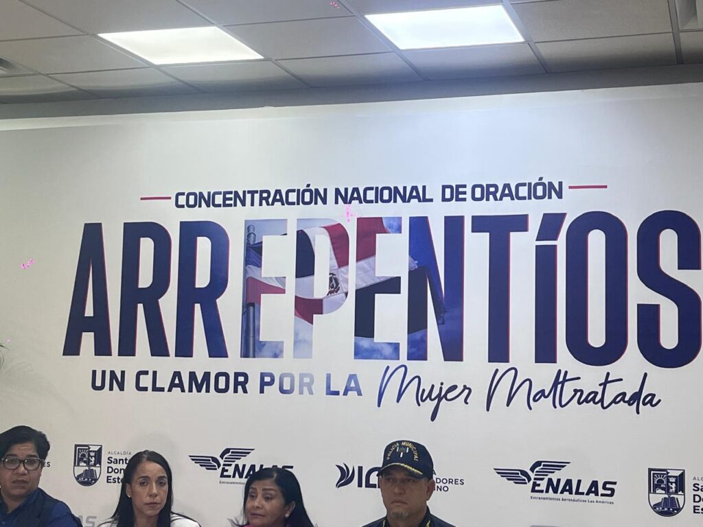 Autoridades y líderes religiosos de SDE unen esfuerzos para enfrentar la violencia y los feminicidios - Noticias de hoy en República Dominicana | De Último Minuto
