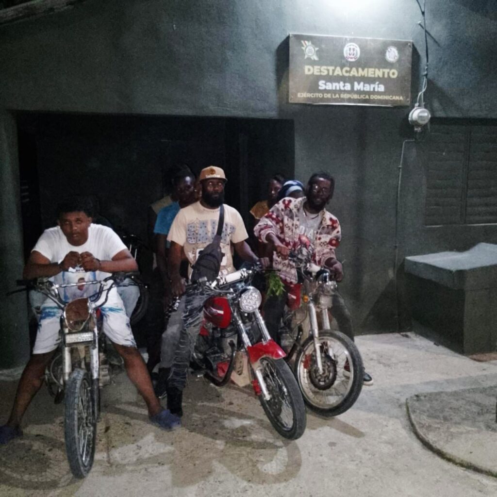 Ejército detiene a 54 indocumentados y retiene motocicletas durante operativos en Montecristi - Noticias de hoy en República Dominicana | De Último Minuto