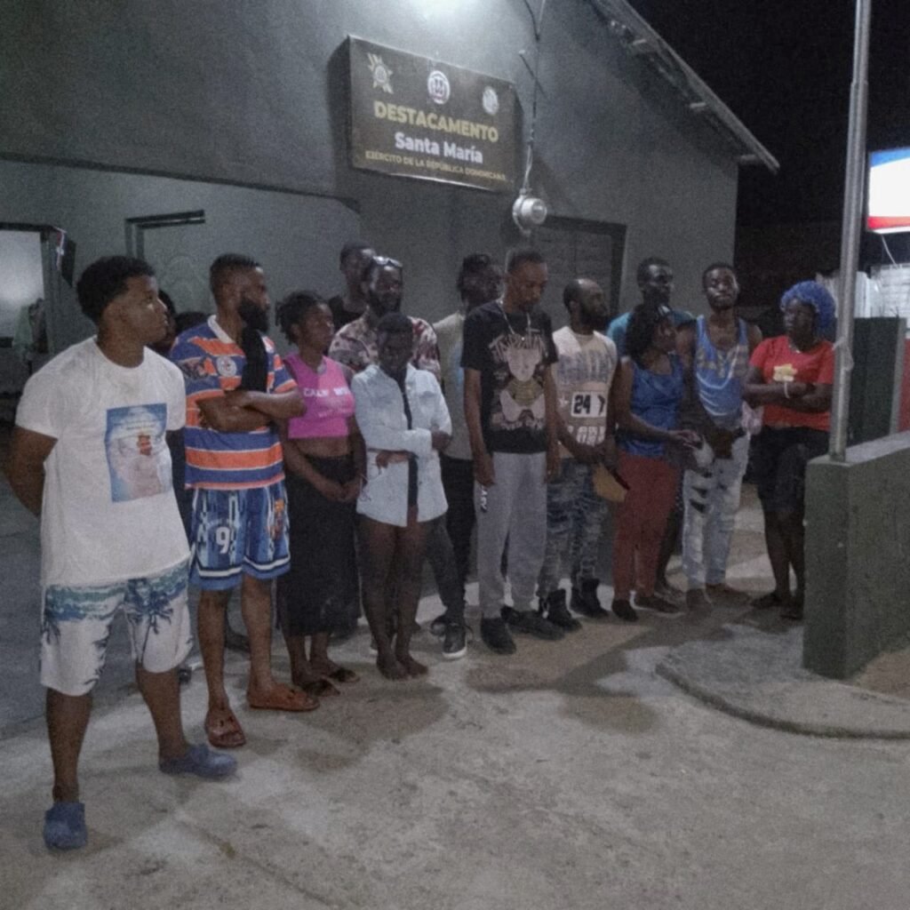 Ejército detiene a 54 indocumentados y retiene motocicletas durante operativos en Montecristi - Noticias de hoy en República Dominicana | De Último Minuto