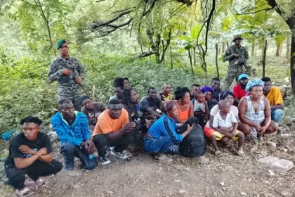 Ejército detiene a 54 indocumentados y retiene motocicletas durante operativos en Montecristi - Noticias de hoy en República Dominicana | De Último Minuto