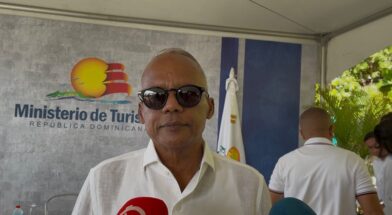 Alcalde de Boca Chica afirma comercio y autoridades trabajan unidos para enfrentar el sargazo - Noticias de hoy en República Dominicana | De Último Minuto