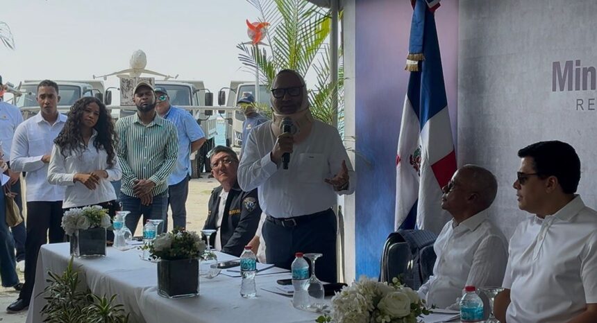 Ayuntamientos recibirán alivio con equipos entregados para retirar el sargazo, asegura FEDOMU - Noticias de hoy en República Dominicana | De Último Minuto