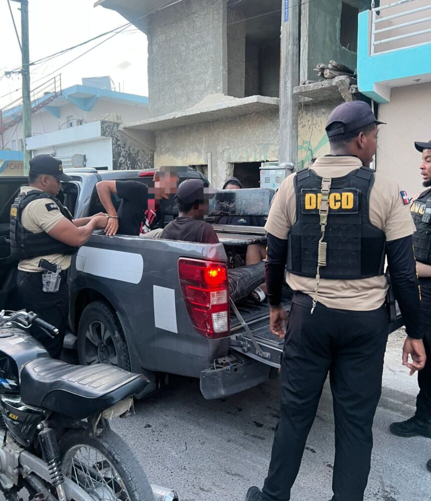 Detienen a cinco personas en operativos contra el microtráfico en Verón-Punta Cana - Noticias de hoy en República Dominicana | De Último Minuto