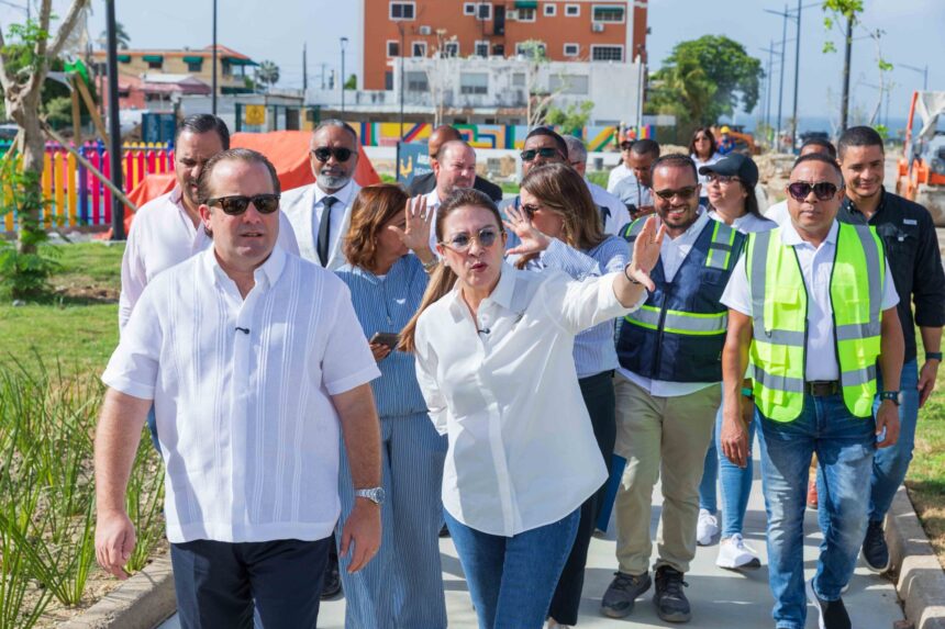 Carolina y Paliza supervisan trabajos finales del Paseo 30 de Mayo y anuncian su inauguración