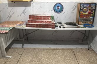 Realizan allanamientos en Cenoví; ocupan armas, cigarrillos de contrabando y detienen a dos hombres - Noticias de hoy en República Dominicana | De Último Minuto