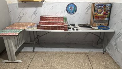 Realizan allanamientos en Cenoví; ocupan armas, cigarrillos de contrabando y detienen a dos hombres - Noticias de hoy en República Dominicana | De Último Minuto