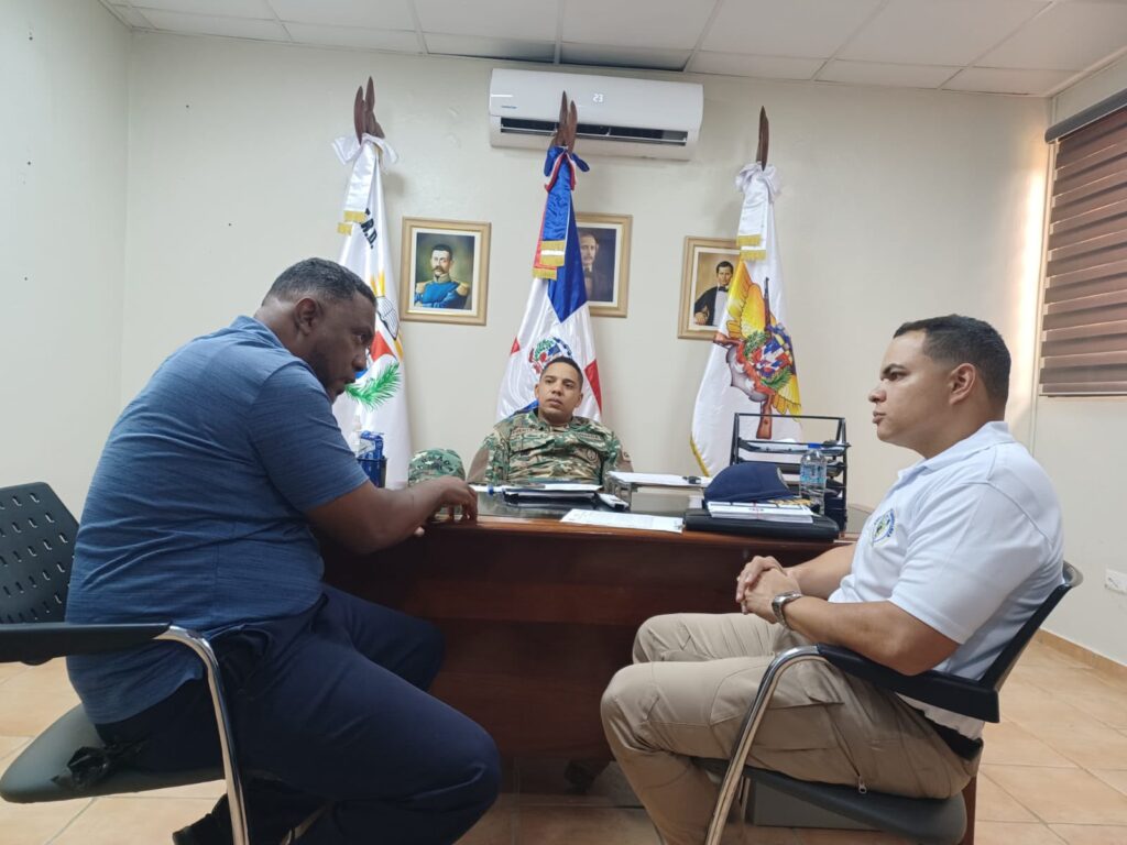 Policía Nacional y Escuela Vocacional unen esfuerzos para capacitar a jóvenes en La Romana - Noticias de hoy en República Dominicana | De Último Minuto