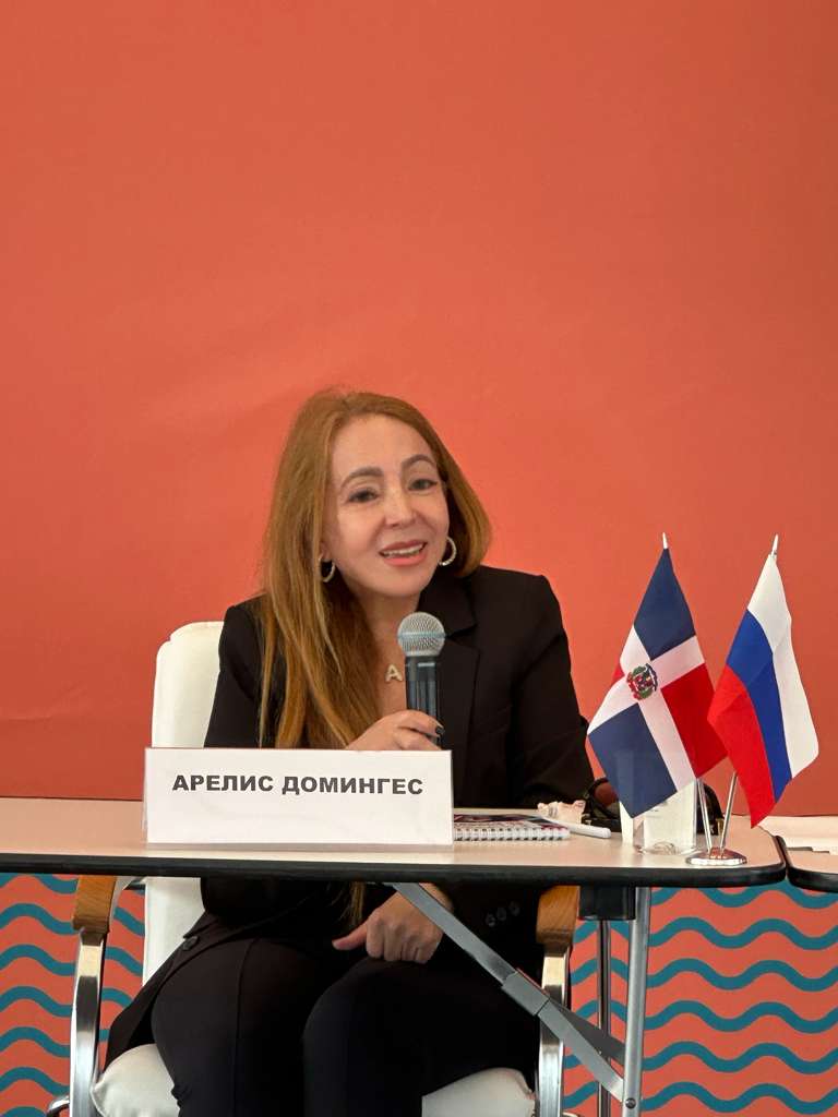 Escritora dominicana Arelis Domínguez continúa poniendo en alto el nombre de la República Dominicana en escenarios internacionales - Noticias de hoy en República Dominicana | De Último Minuto