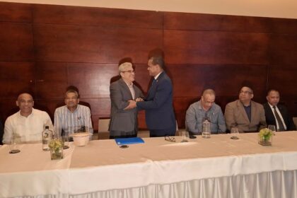 Ángel Pimentel oficializa respaldo a Radhamés Silverio para la Rectoría de la UASD