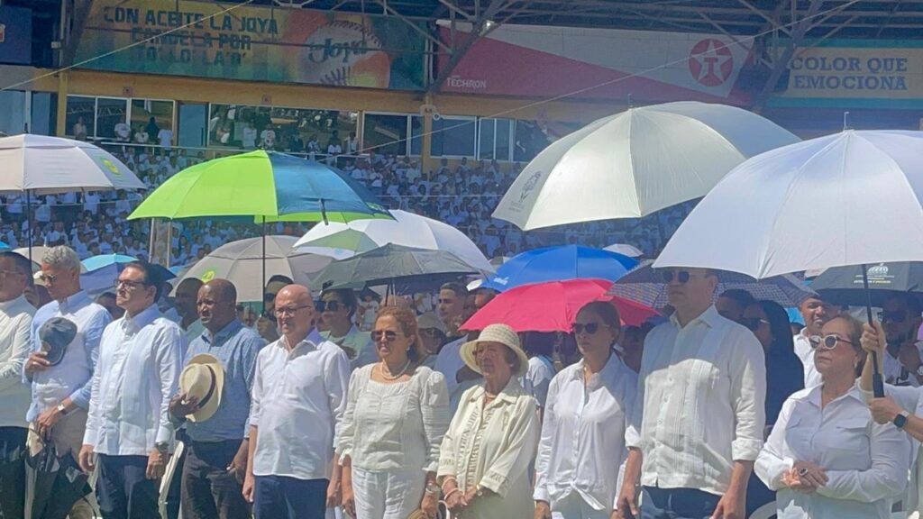 Miles de católicos claman por paz, unidad y esperanza durante multitudinaria celebración de Corpus Christi en Santiago | 3 | Miles de católicos claman por paz, unidad y esperanza durante multitudinaria celebración de Corpus Christi en Santiago - Noticias de hoy en República Dominicana | De Último Minuto